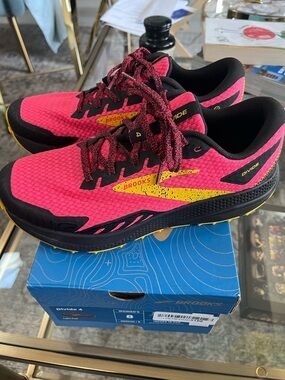 Brooks Divide Women's Running Shoes - Hot Pink & Yellow